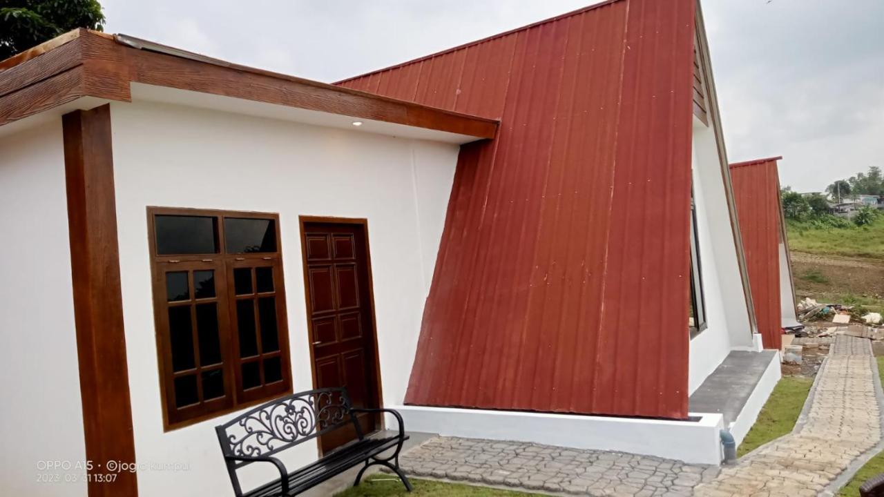 Joglo Kumpul Resort Cangkiran Pokój zdjęcie
