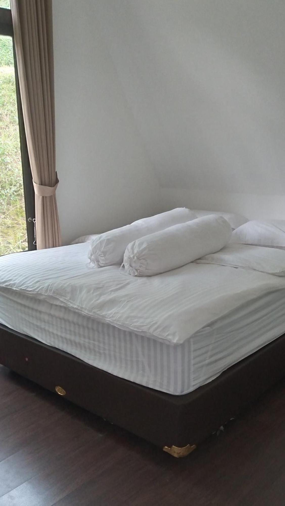Joglo Kumpul Resort Cangkiran Pokój zdjęcie